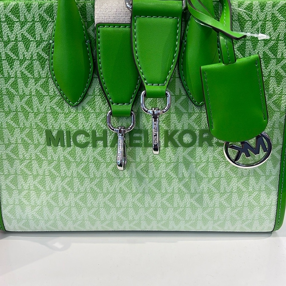 Michael Kors Mirella Small Ombré Signature Logo Crossbody Bag
COLOR JUNGLE - Picture 4 of 16